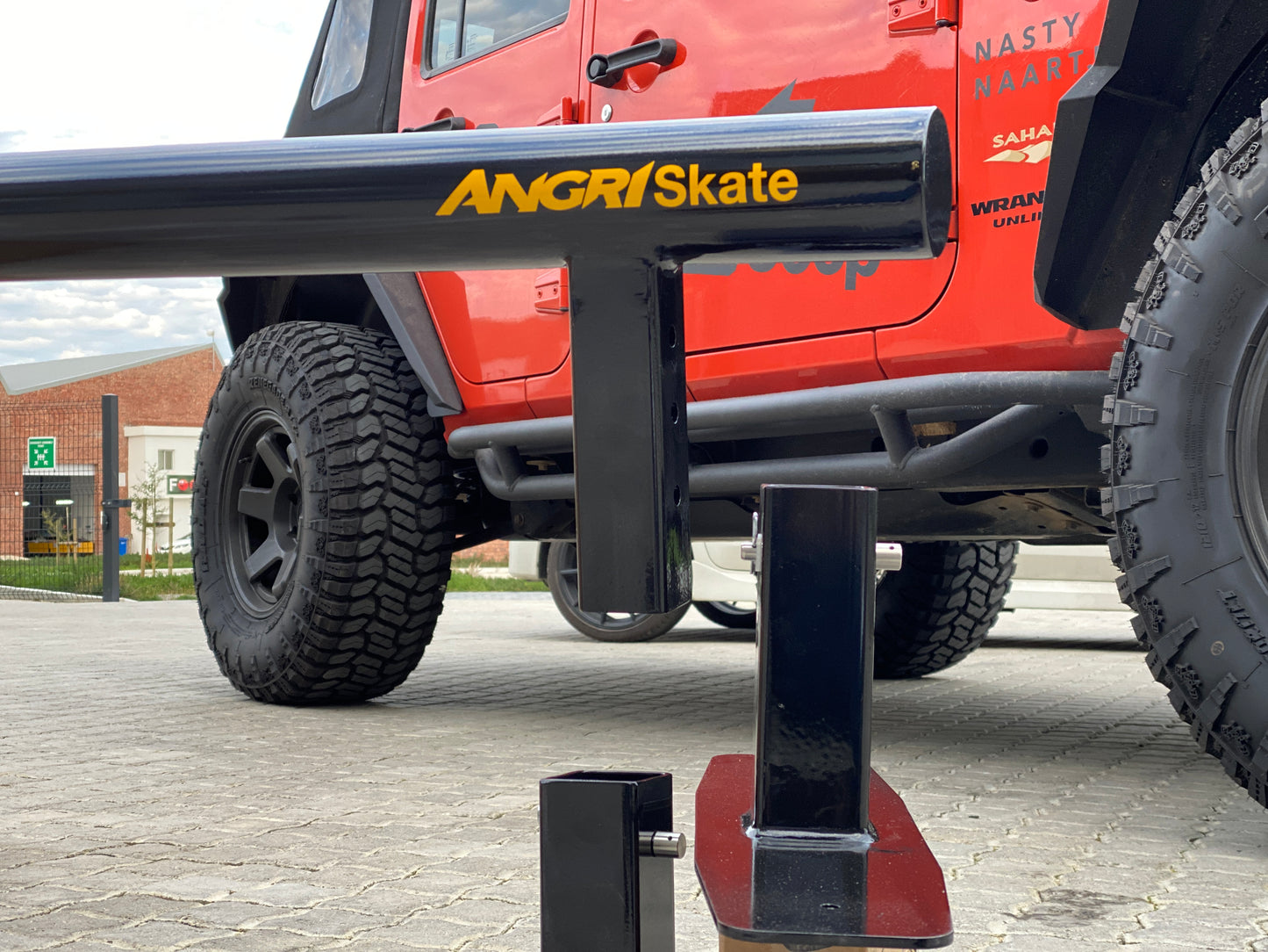 ANGRi Skate ROUND 3Bar Pro Skateboard Grind Rail System - 1.9m Adjustable
