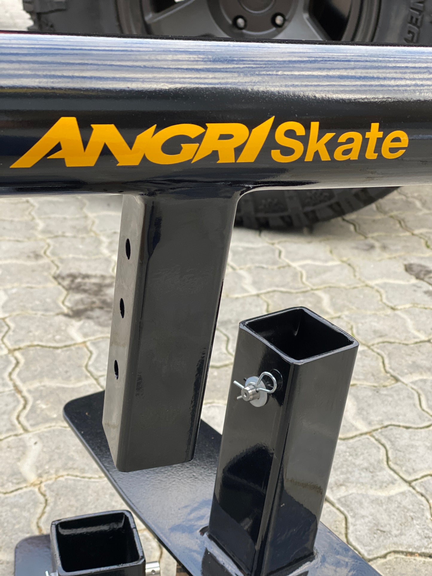 ANGRi Skate ROUND 3Bar Pro Skateboard Grind Rail System - 1.9m Adjustable