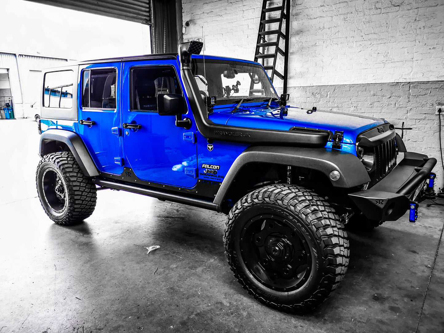 RockRage ULTIMA ROCK SLIDERS for Wrangler JKU - 4DR
